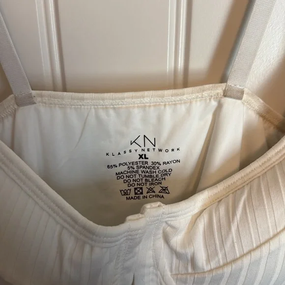 White Crop Top size XL - Picture 2 of 4